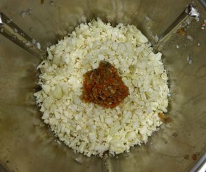 Blumenkohl-Reis und Suppengrundstock dazugeben