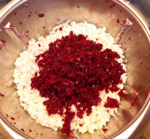 Blumenkohl und Rote Bete dazugeben