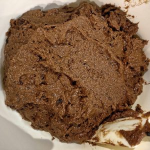 Teigmasse mit Rosinen