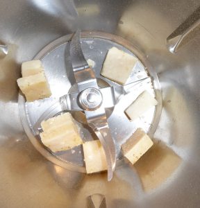 Parmesan reiben