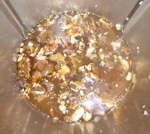 Steinpilze und Kalbsfond dazugeben und kochen