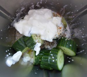 alle Zutaten in den Mixtopf und pürierenSuppe