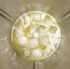 restliche Zutaten dazugeben und mixen