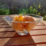 Pfirsich-Gelato mit Zitronenmelisse