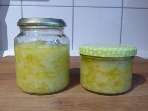 heiß abfüllen und Gläser verschließen