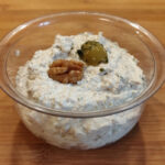 Ziegenkäse-Creme mit Oliven und Walnüssen